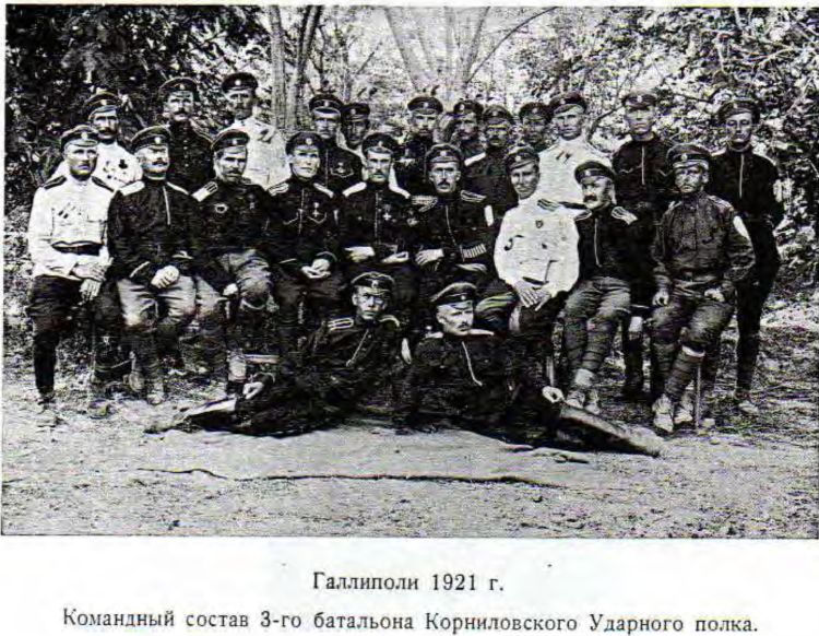 Галлиполи 598 1921 г.  Командный состав 3-го батальона Корниловского Ударного полка.
